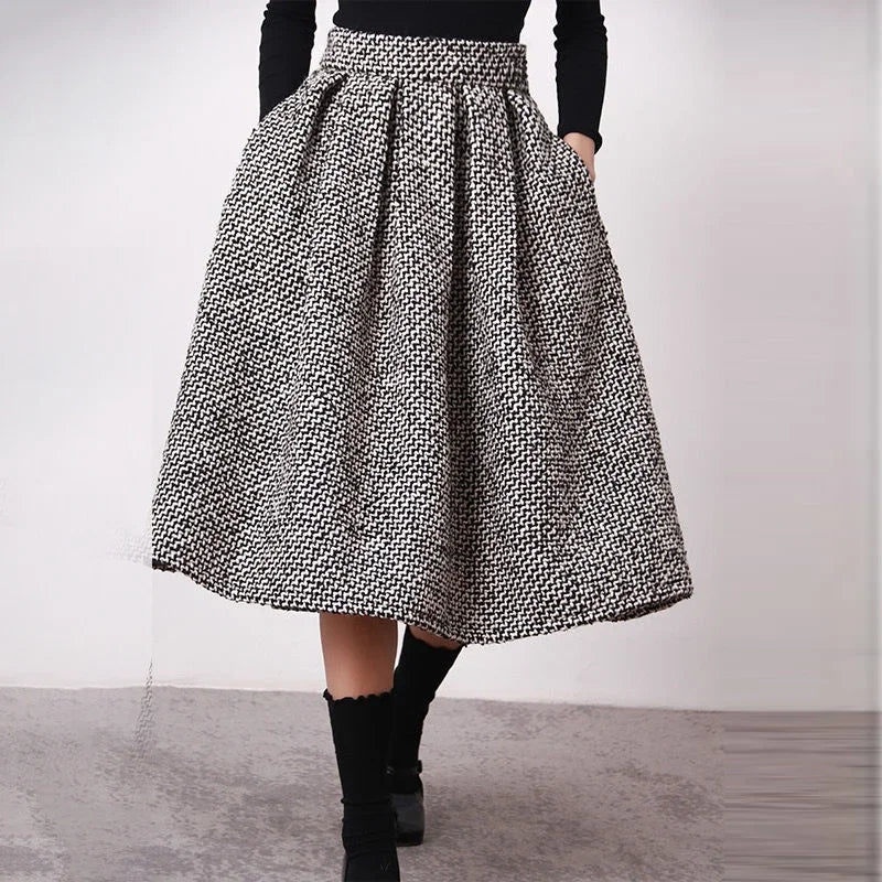 2024 black and white diagonal striped woolen skirt, fashionable and simple, fluffy umbrella skirt, winter with thickened velvet